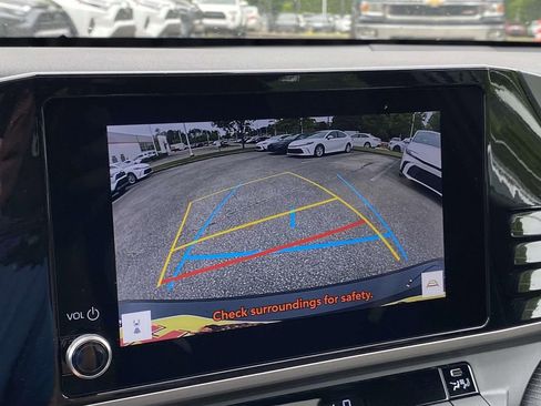 Used 2025 Toyota Camry SE w/ Convenience Package FWD image 32