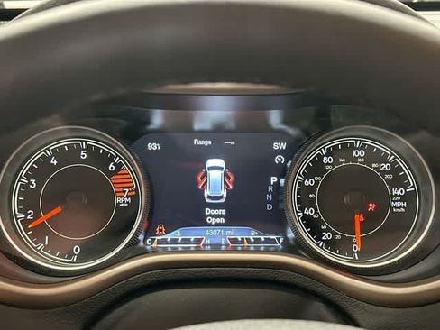 Used 2018 Jeep Cherokee Limited AWD/4WD image 6