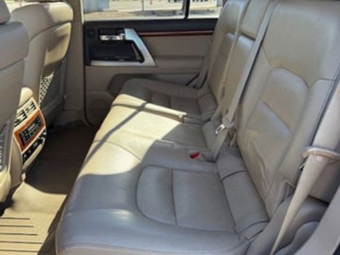 Used 2014 Toyota Land Cruiser image 10