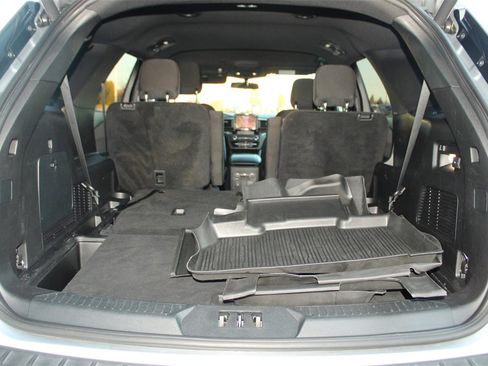 Used 2020 Ford Explorer XLT w/ Comfort Package image 37