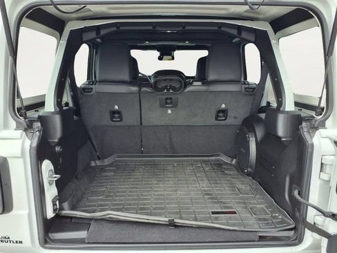 Used 2025 Jeep Wrangler Unlimited Rubicon AWD/4WD image 5