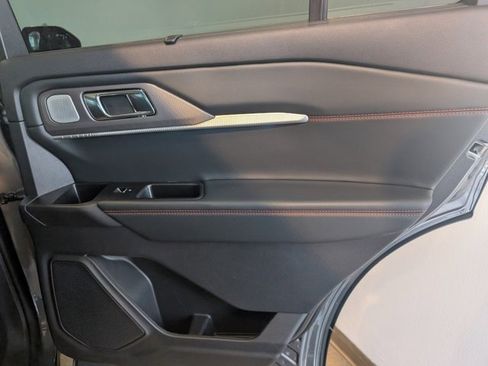 Used 2025 Ford Explorer ST image 19