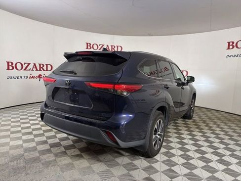 Used 2021 Toyota Highlander XLE AWD/4WD image 8