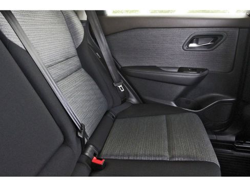 Used 2023 Nissan Rogue SV image 15