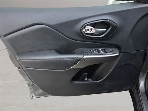 Used 2021 Jeep Cherokee Latitude Lux 80th Anniv w/ Quick Order Package 26U 80TH image 18