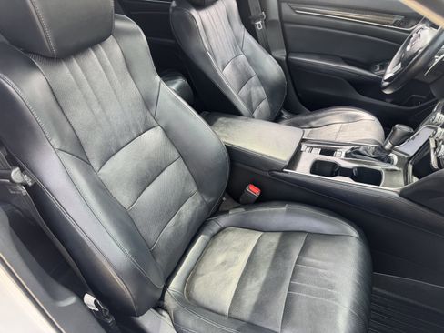 Used 2018 Honda Accord Touring image 7
