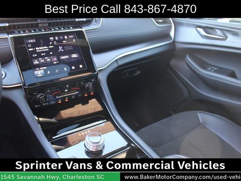 Used 2023 Jeep Grand Cherokee Altitude AWD/4WD image 9