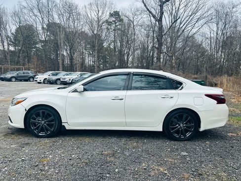Used 2018 Nissan Altima 2.5 SR w/ SR Special Edition image 3
