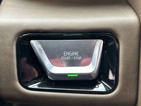 Used 2025 GMC Yukon Denali Ultimate image 17