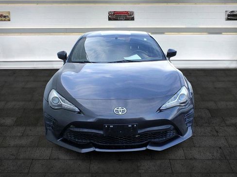 Used 2017 Toyota 86 image 2