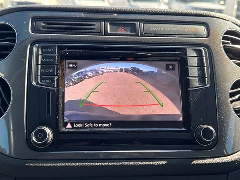 Used 2017 Volkswagen Tiguan S image 23