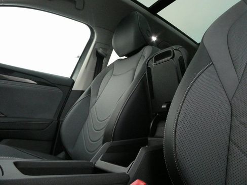 Used 2026 Volkswagen Tiguan SE AWD/4WD image 28