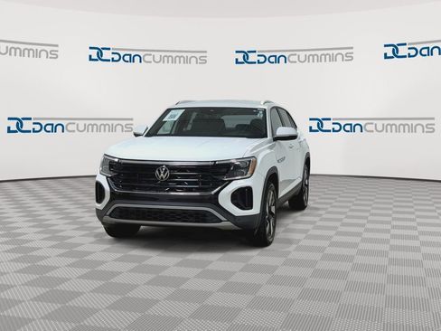Used 2024 Volkswagen Atlas Cross Sport SE image 4