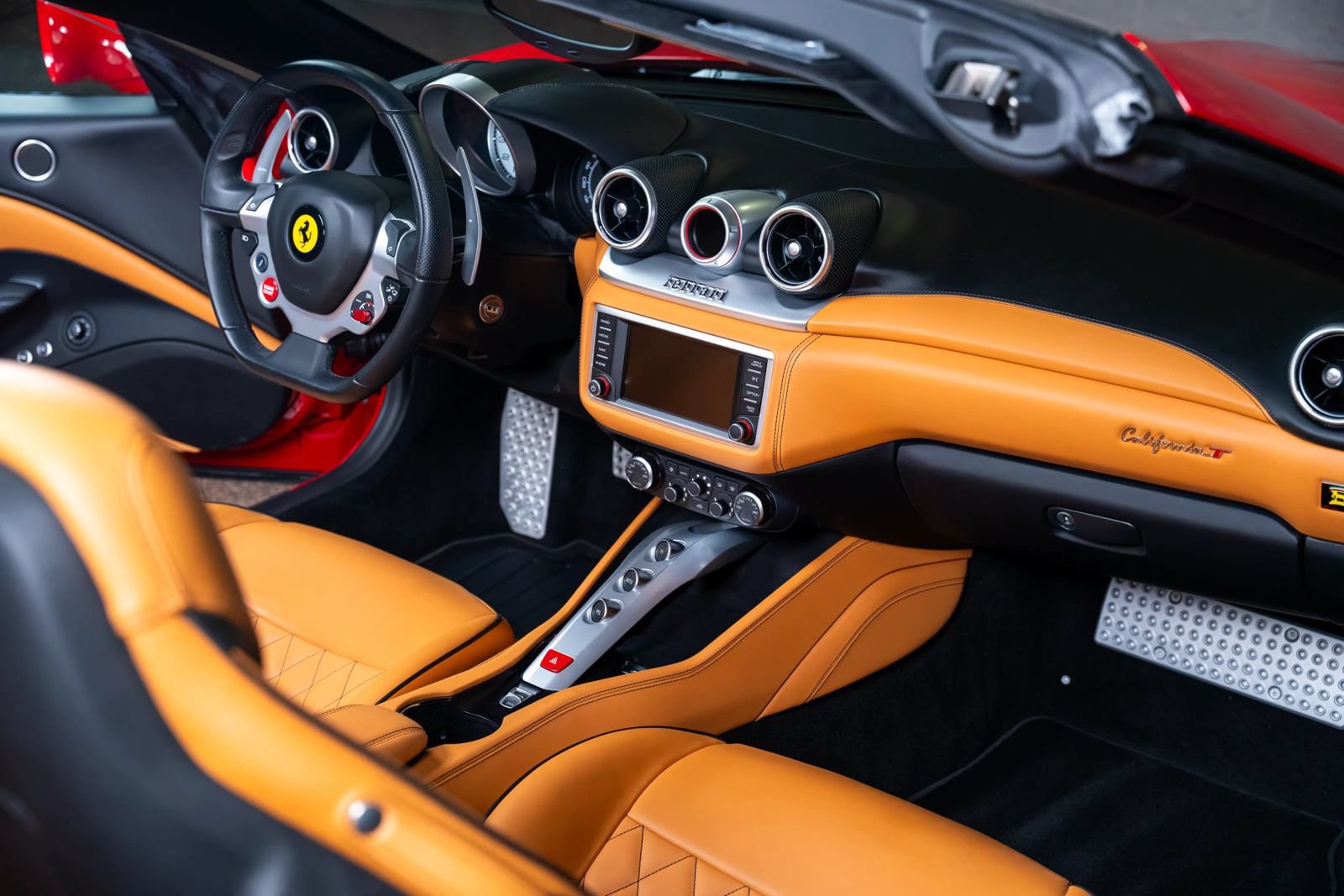 Used 2015 Ferrari California T RWD image 92