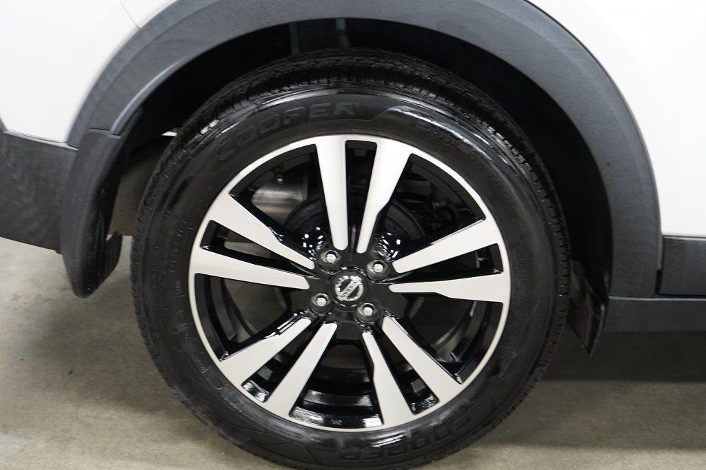 Used 2020 Nissan Kicks SV FWD image 33