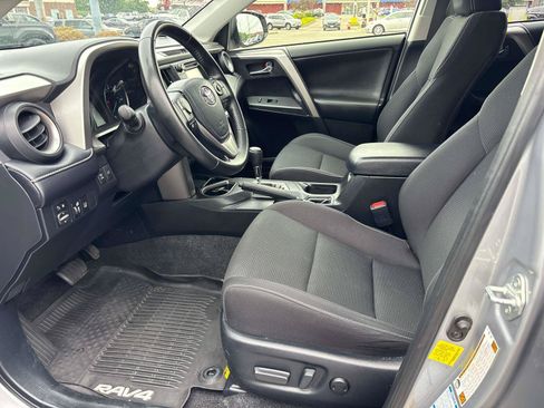 Used 2018 Toyota RAV4 XLE AWD/4WD image 9