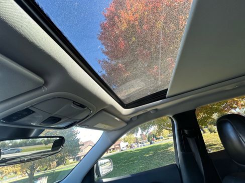 Used 2021 Jeep Cherokee Limited image 25