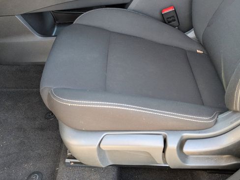 Used 2023 Nissan Rogue S image 6