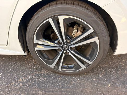 Used 2020 Nissan Sentra SR w/ Premium Package FWD image 7