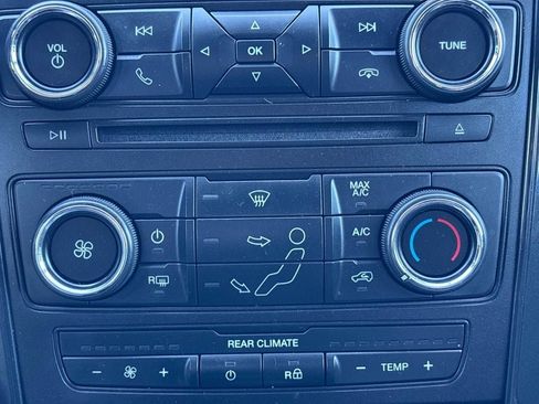 Used 2017 Ford Explorer XLT AWD/4WD image 21