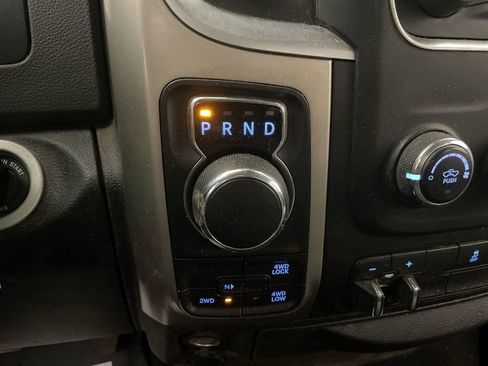 Used 2015 RAM 1500 Classic SLT AWD/4WD image 9