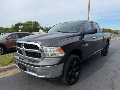 Used 2017 RAM 1500 Classic SLT image 3