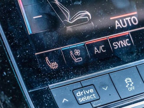 Used 2023 Audi Q8 Premium Plus image 31