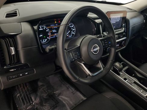 Used 2025 Nissan Pathfinder SV FWD image 11