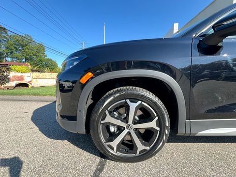 New 2025 Volkswagen Tiguan SE image 10