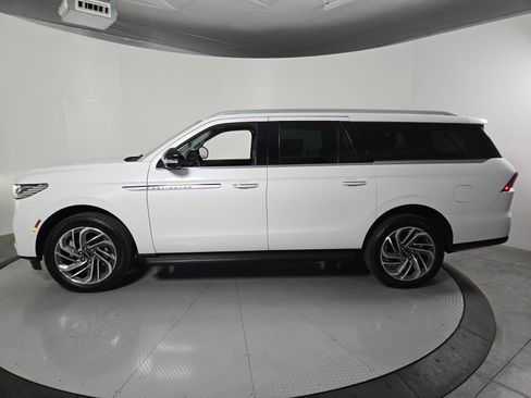 New 2026 Lincoln Navigator L Premier AWD/4WD image 8