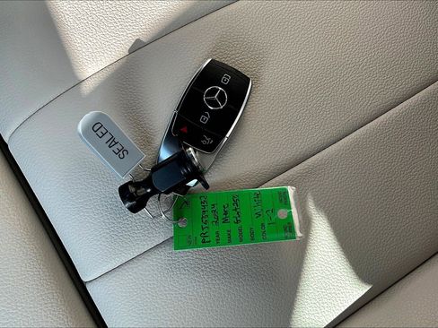 Used 2024 Mercedes-Benz GLA 250 4MATIC image 11