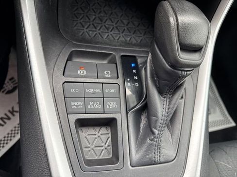 Used 2021 Toyota RAV4 XLE w/ Convenience Package image 18
