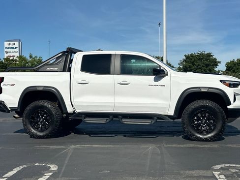Used 2025 Chevrolet Colorado ZR2 w/ Midnight Edition AWD/4WD image 3