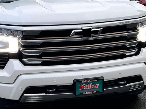 Used 2022 Chevrolet Silverado 1500 High Country w/ Z71 Off-Road Package image 29