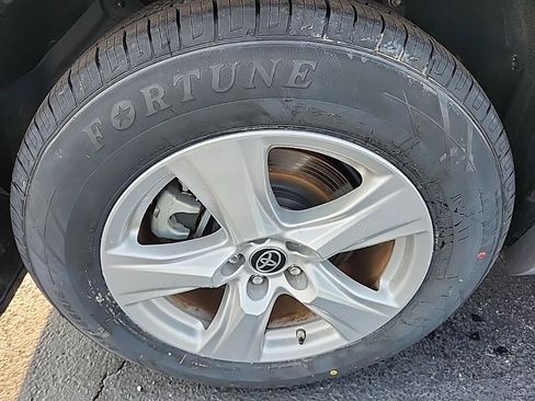 Used 2024 Toyota Highlander LE image 11