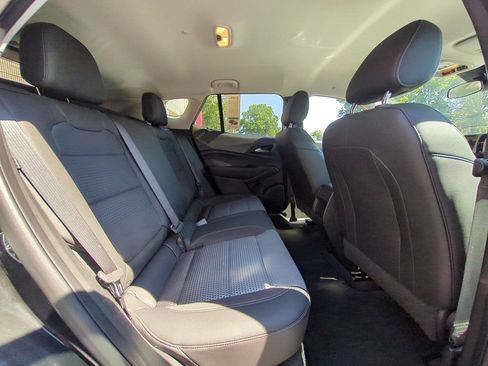 Used 2025 Chevrolet Trax LT w/ LT Convenience Package FWD image 29