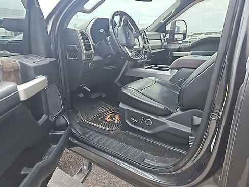 Used 2018 Ford F250 Lariat w/ Lariat Value Package image 5