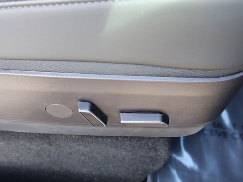 Used 2023 Tesla Model Y Long Range image 34