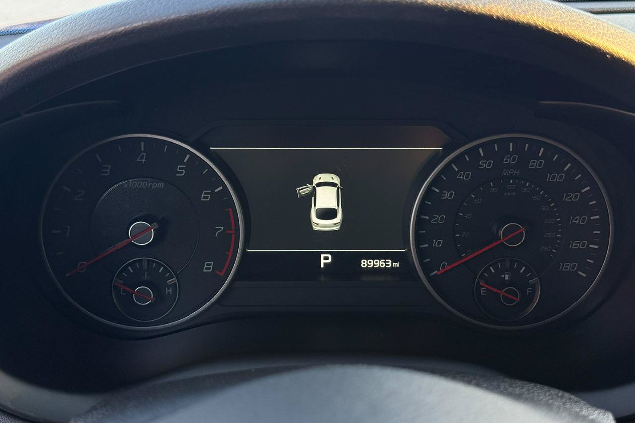 Used 2018 Kia Stinger GT2 AWD/4WD image 11