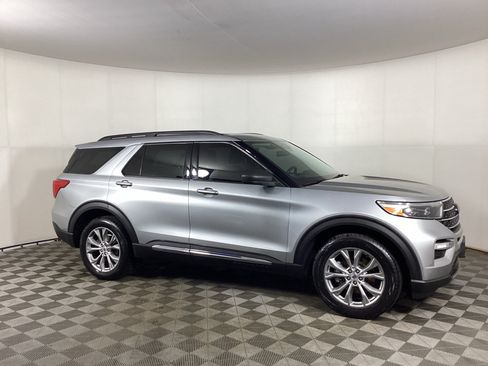 Used 2022 Ford Explorer XLT w/ Equipment Group 202A AWD/4WD image 1