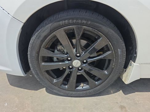 Used 2016 Nissan Maxima Platinum FWD image 29