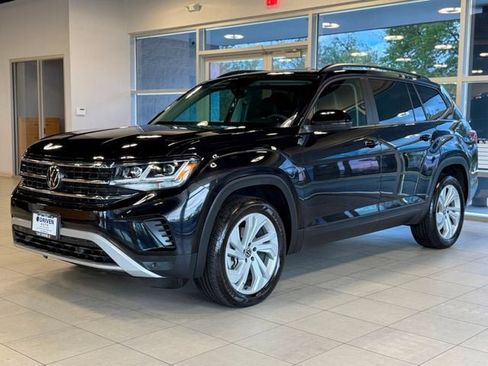 Used 2023 Volkswagen Atlas SE w/ Panoramic Sunroof Package AWD/4WD image 4