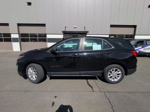 Used 2020 Chevrolet Equinox LS image 2