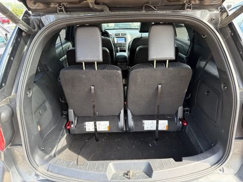 Used 2017 Ford Explorer XLT w/ Equipment Group 202A FWD image 8