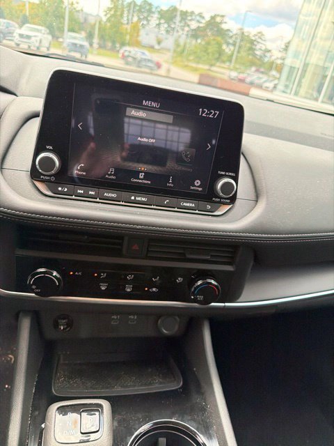 Used 2025 Nissan Rogue S AWD/4WD image 16