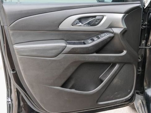 Used 2021 Chevrolet Traverse LS FWD image 9