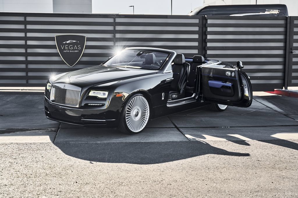 Used 2019 Rolls-Royce Dawn RWD image 12