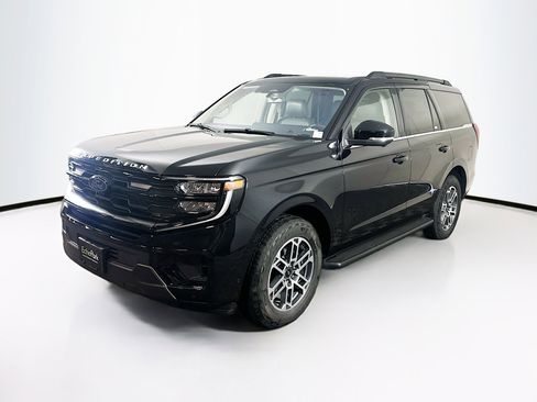 Used 2025 Ford Expedition Active image 3