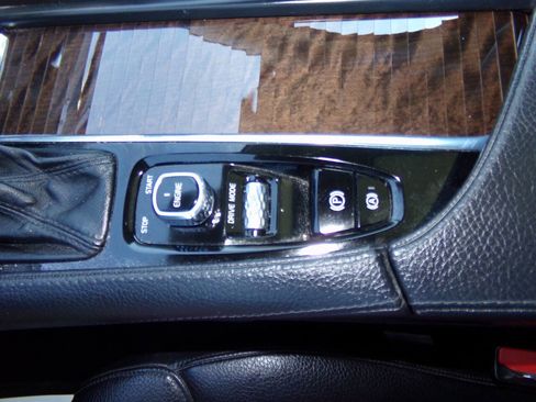 Used 2016 Volvo XC90 T6 Momentum w/ Momentum Plus Package image 62