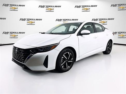 Used 2024 Nissan Sentra SV image 3